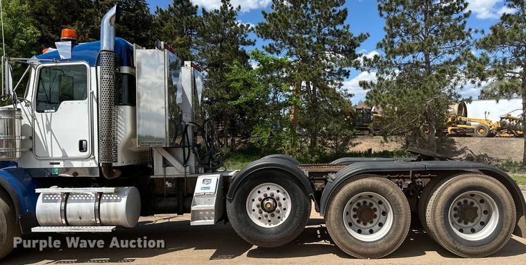 image for item LR9351 2009 Kenworth  T800W semi truck