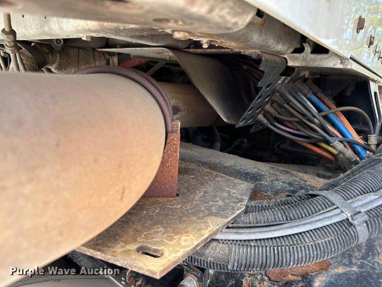 image for item LR9351 2009 Kenworth  T800W semi truck