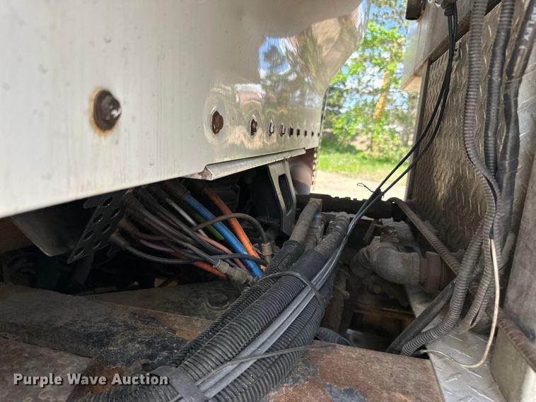 image for item LR9351 2009 Kenworth  T800W semi truck