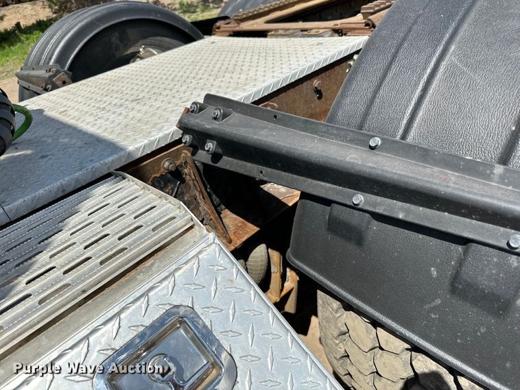 image for item LR9351 2009 Kenworth  T800W semi truck