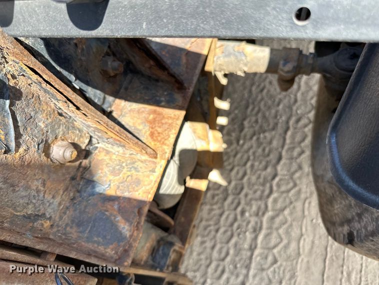 image for item LR9351 2009 Kenworth  T800W semi truck