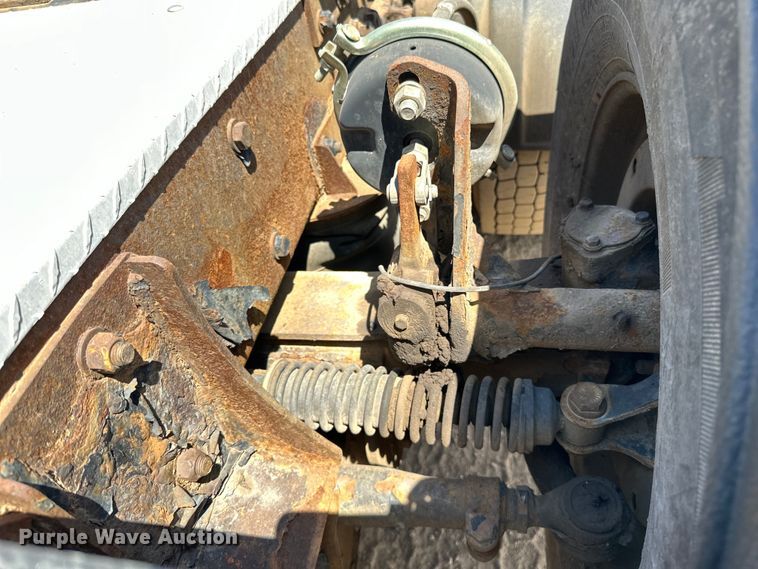 image for item LR9351 2009 Kenworth  T800W semi truck