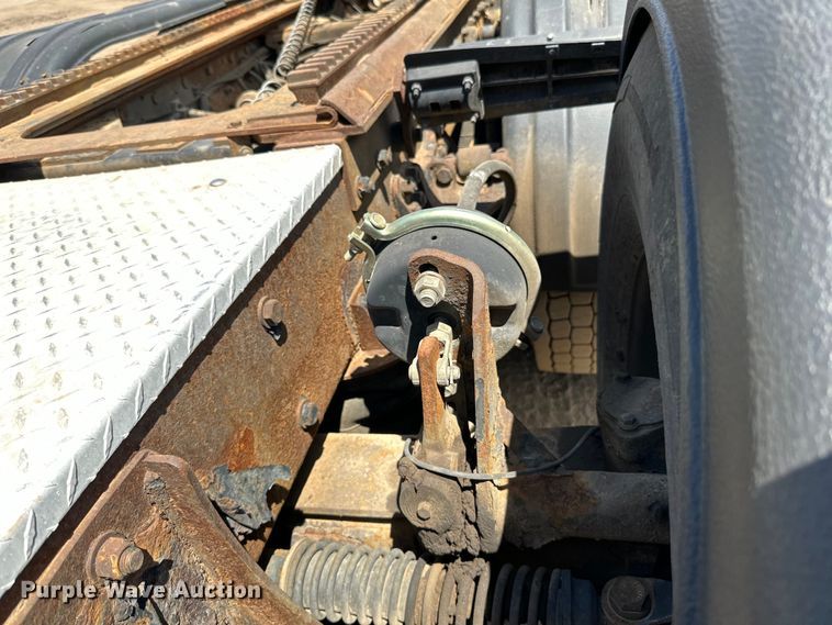 image for item LR9351 2009 Kenworth  T800W semi truck