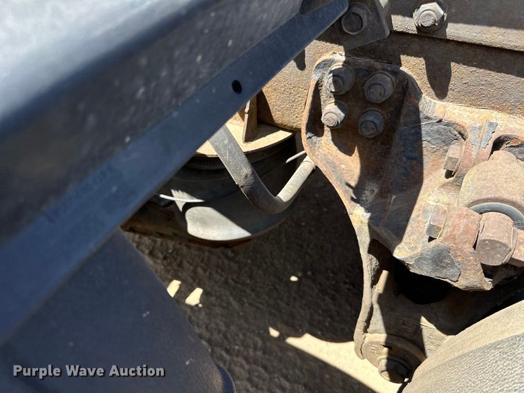 image for item LR9351 2009 Kenworth  T800W semi truck