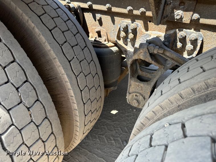 image for item LR9351 2009 Kenworth  T800W semi truck