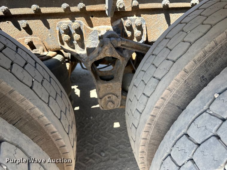 image for item LR9351 2009 Kenworth  T800W semi truck