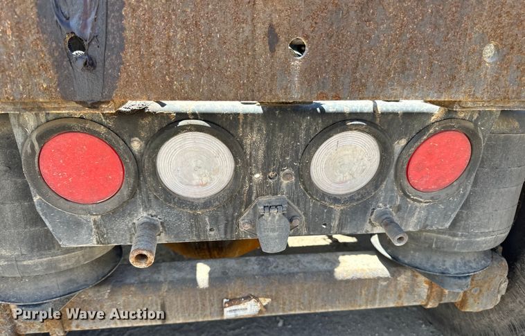 image for item LR9351 2009 Kenworth  T800W semi truck