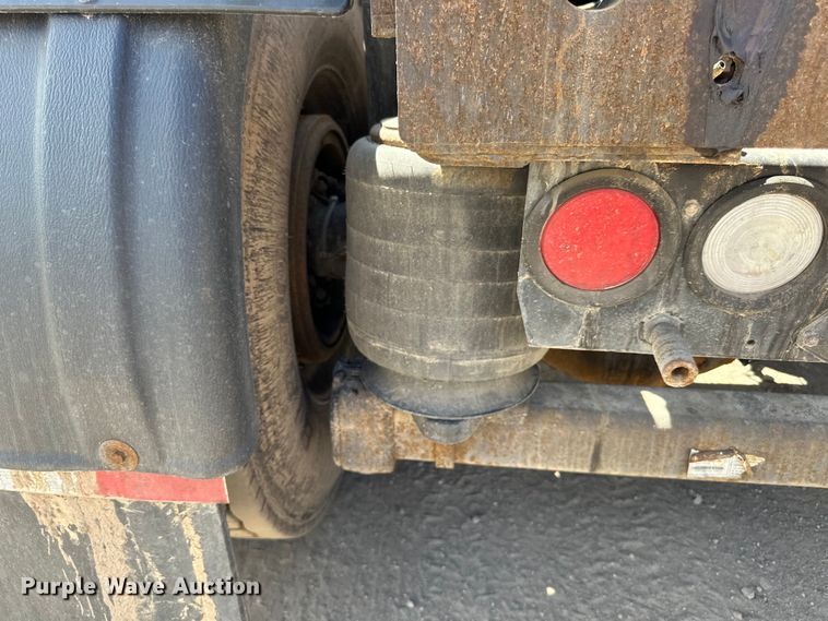 image for item LR9351 2009 Kenworth  T800W semi truck