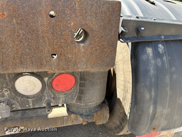 image for item LR9351 2009 Kenworth  T800W semi truck