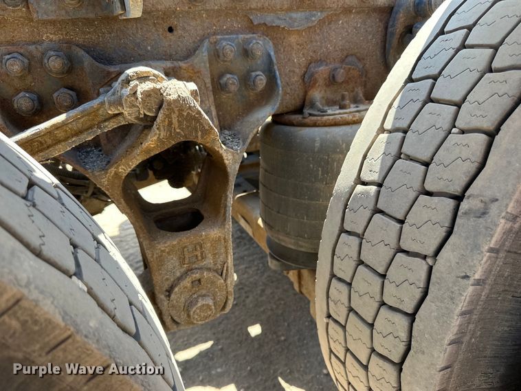 image for item LR9351 2009 Kenworth  T800W semi truck