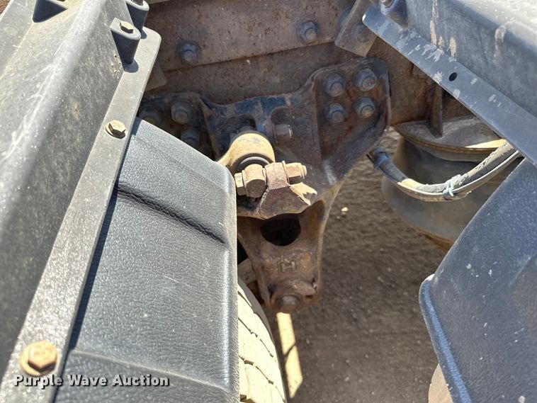 image for item LR9351 2009 Kenworth  T800W semi truck