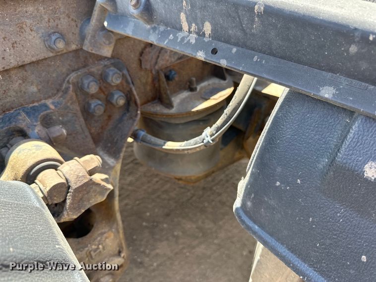 image for item LR9351 2009 Kenworth  T800W semi truck