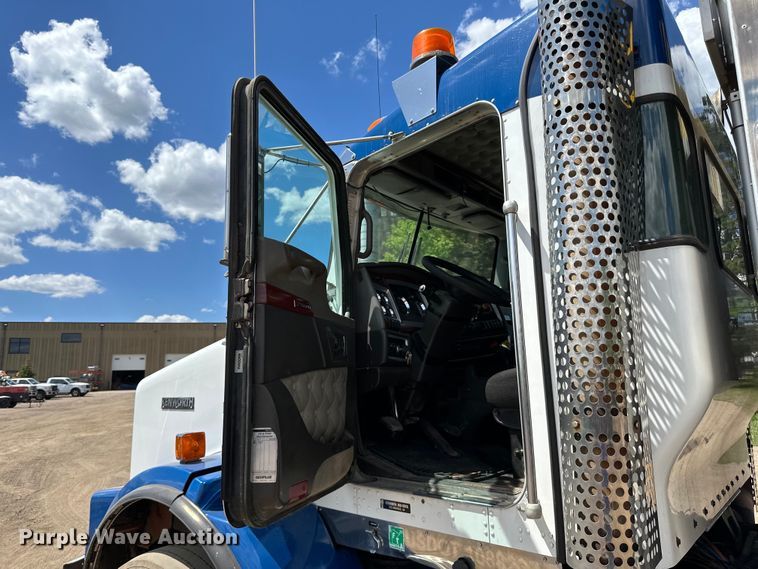 image for item LR9351 2009 Kenworth  T800W semi truck