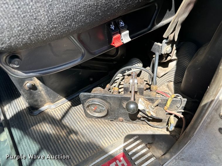 image for item LR9351 2009 Kenworth  T800W semi truck