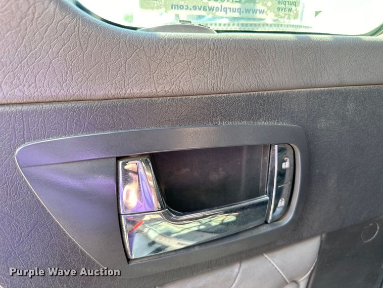 image for item LR9351 2009 Kenworth  T800W semi truck