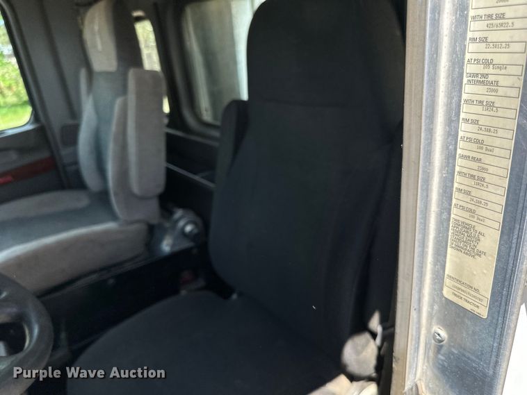 image for item LR9351 2009 Kenworth  T800W semi truck