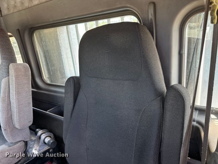 image for item LR9351 2009 Kenworth  T800W semi truck