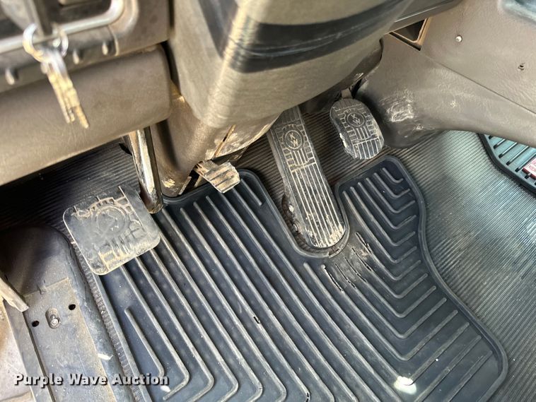 image for item LR9351 2009 Kenworth  T800W semi truck