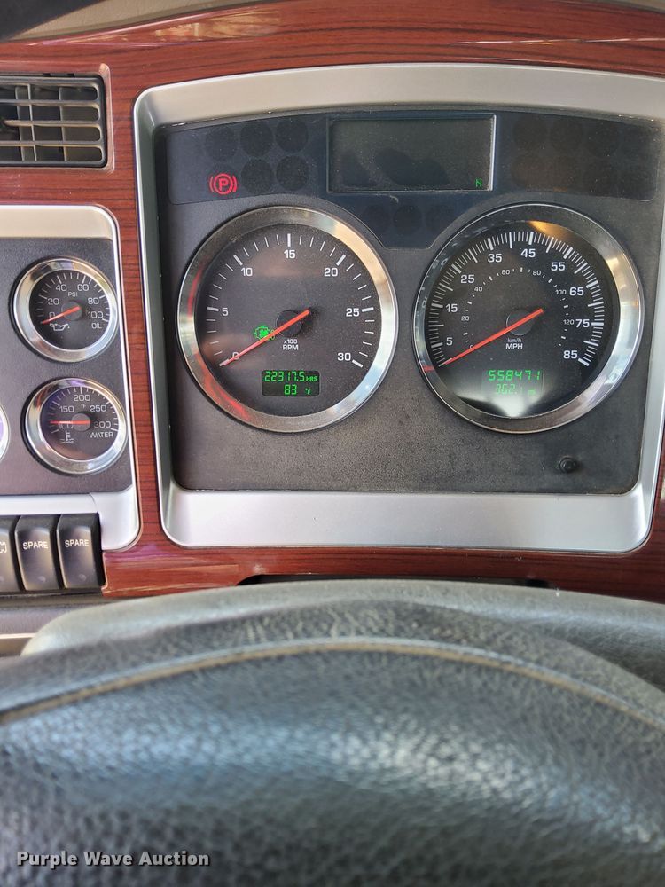 image for item LR9351 2009 Kenworth  T800W semi truck