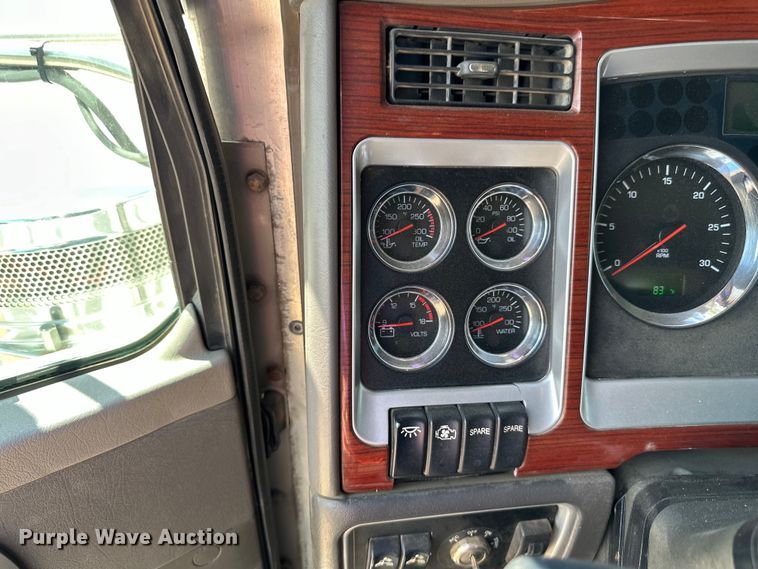 image for item LR9351 2009 Kenworth  T800W semi truck