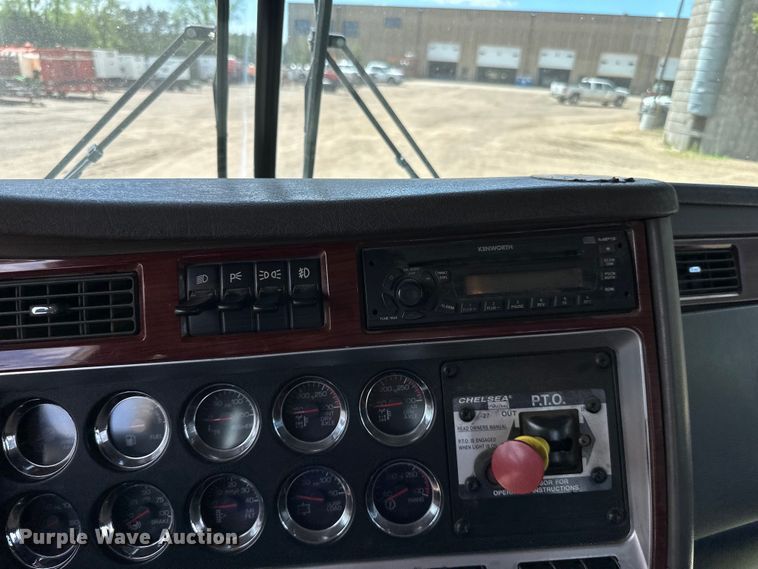 image for item LR9351 2009 Kenworth  T800W semi truck