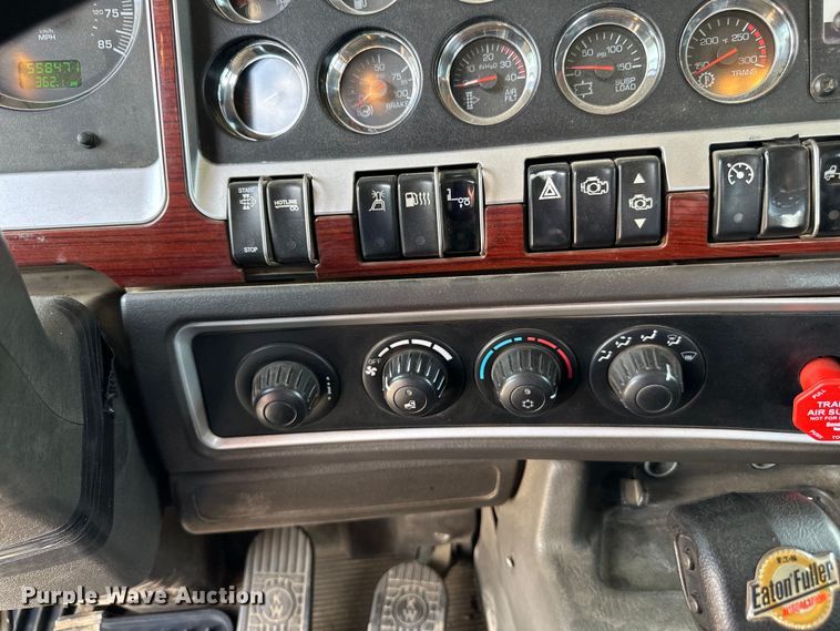 image for item LR9351 2009 Kenworth  T800W semi truck