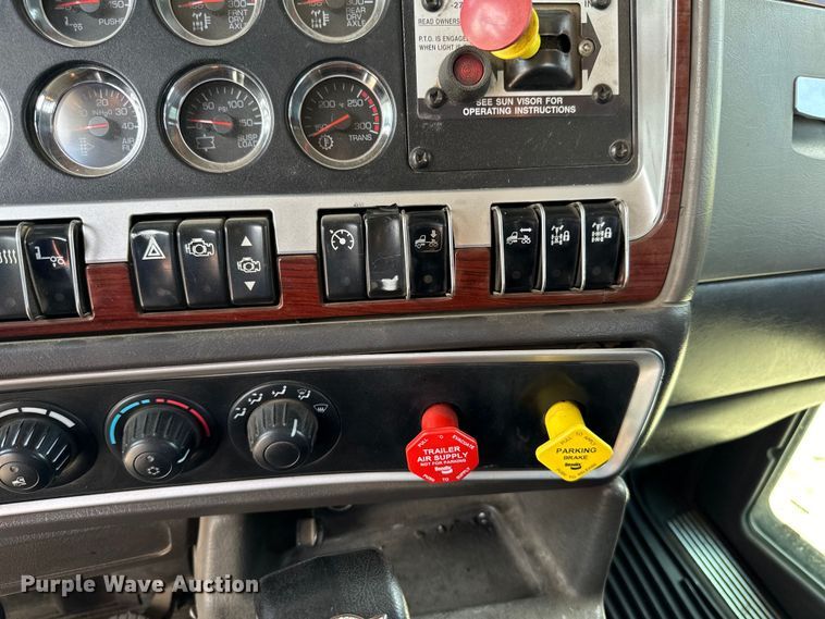 image for item LR9351 2009 Kenworth  T800W semi truck