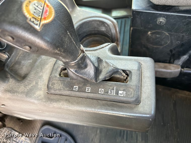 image for item LR9351 2009 Kenworth  T800W semi truck