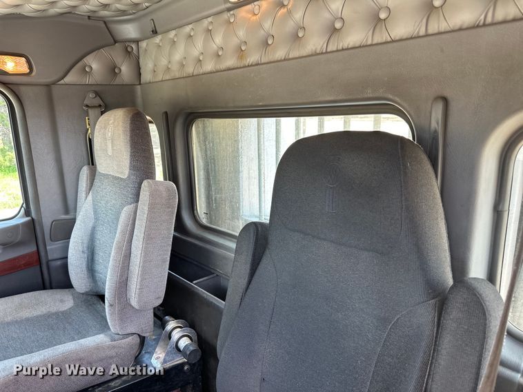 image for item LR9351 2009 Kenworth  T800W semi truck