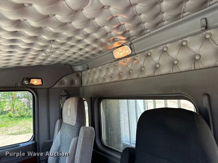 image for item LR9351 2009 Kenworth  T800W semi truck