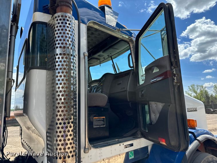 image for item LR9351 2009 Kenworth  T800W semi truck