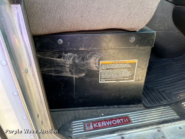 image for item LR9351 2009 Kenworth  T800W semi truck