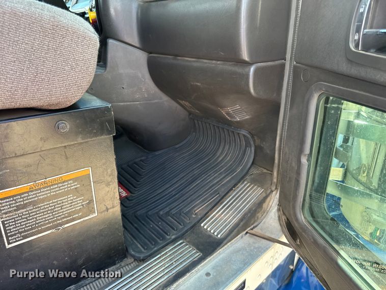 image for item LR9351 2009 Kenworth  T800W semi truck