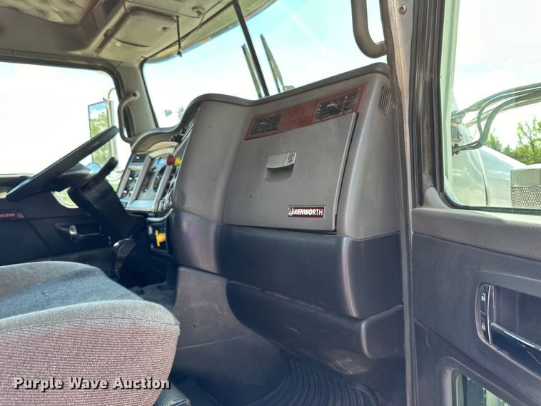 image for item LR9351 2009 Kenworth  T800W semi truck