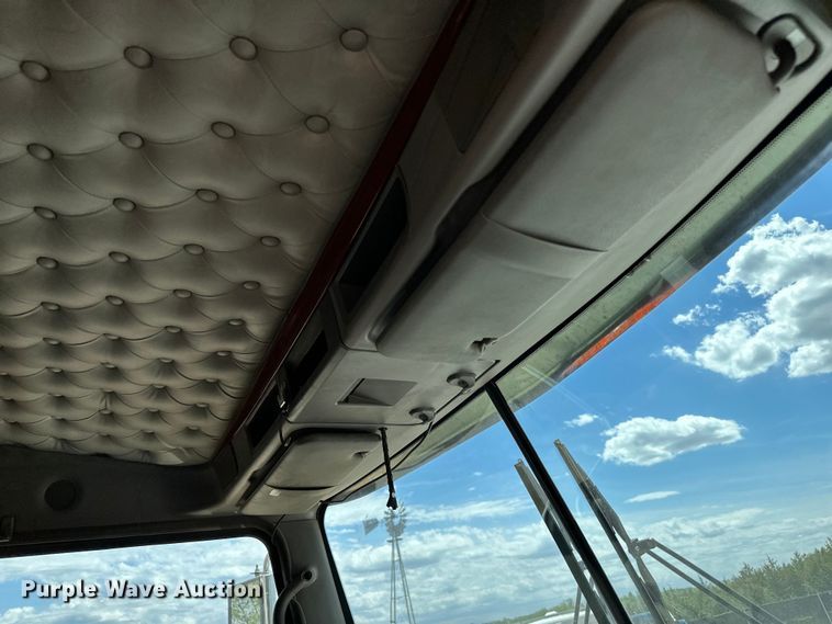 image for item LR9351 2009 Kenworth  T800W semi truck