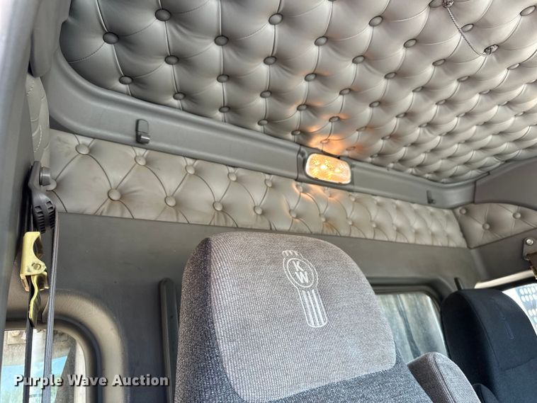 image for item LR9351 2009 Kenworth  T800W semi truck