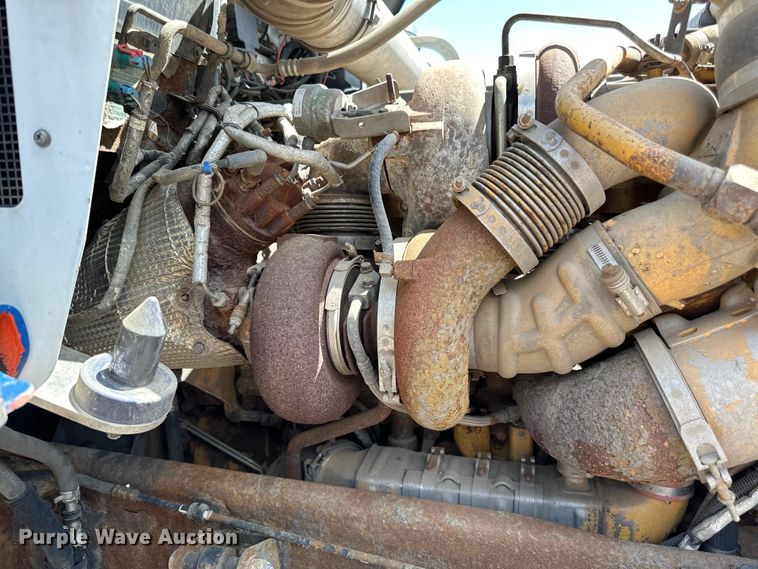 image for item LR9351 2009 Kenworth  T800W semi truck