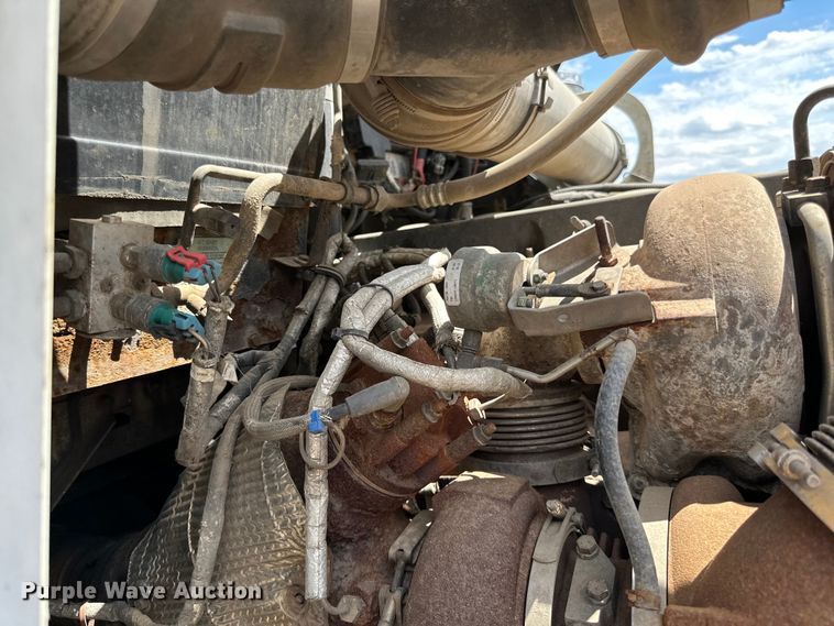 image for item LR9351 2009 Kenworth  T800W semi truck