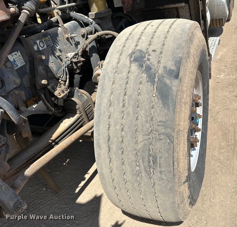 image for item LR9351 2009 Kenworth  T800W semi truck