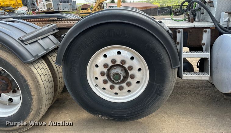 image for item LR9351 2009 Kenworth  T800W semi truck