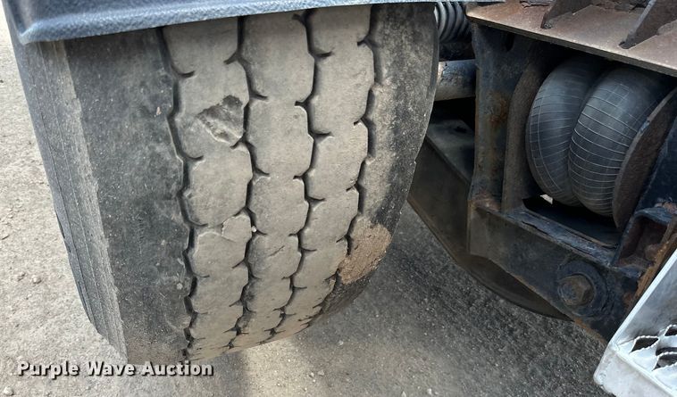 image for item LR9351 2009 Kenworth  T800W semi truck