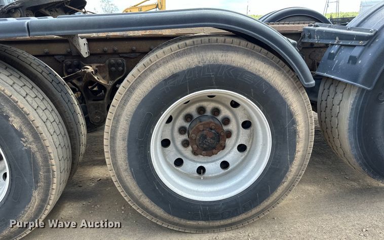 image for item LR9351 2009 Kenworth  T800W semi truck