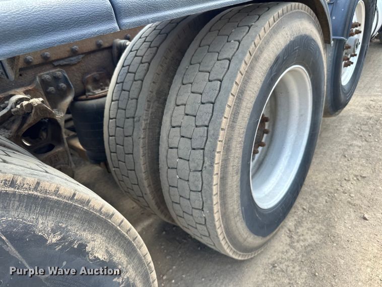 image for item LR9351 2009 Kenworth  T800W semi truck