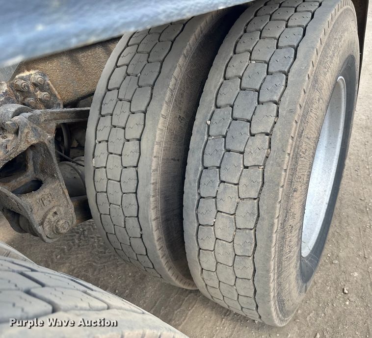 image for item LR9351 2009 Kenworth  T800W semi truck