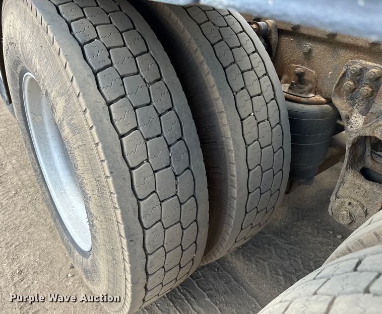 image for item LR9351 2009 Kenworth  T800W semi truck