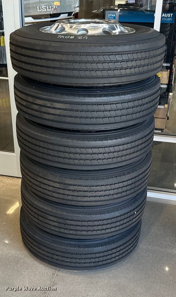 image for item LR9359 (6) Michelin 255/80R22.5 tires and wheels 