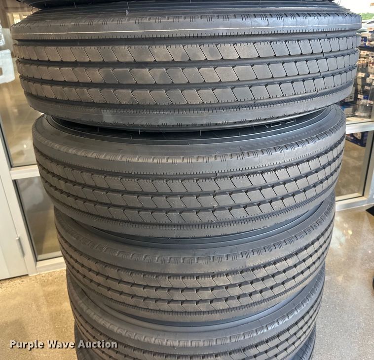 image for item LR9359 (6) Michelin 255/80R22.5 tires and wheels 