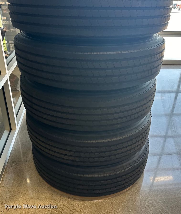 image for item LR9359 (6) Michelin 255/80R22.5 tires and wheels 