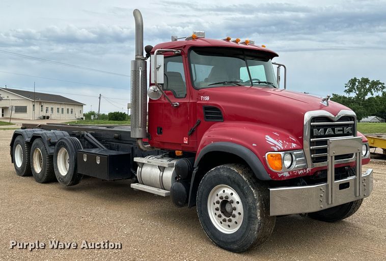 image for item ND9349 2005 Mack CV713 roll-off container truck