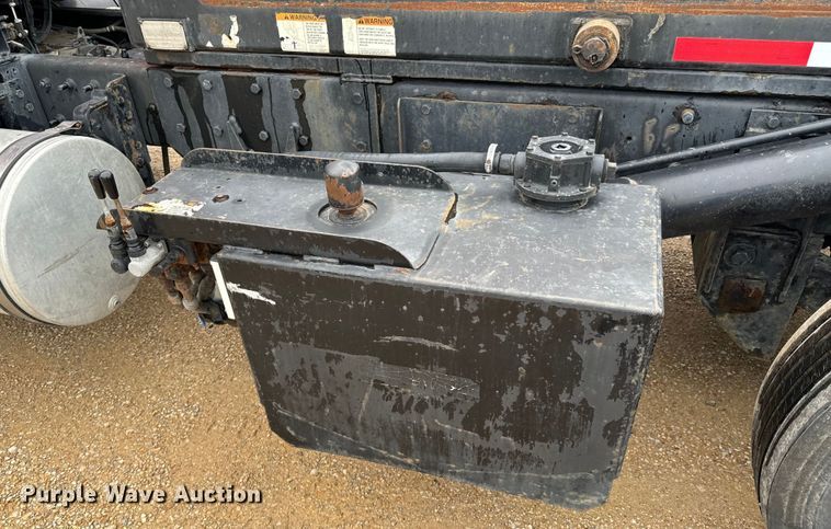 image for item ND9349 2005 Mack CV713 roll-off container truck